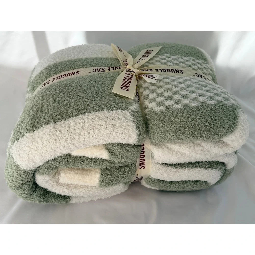 SNUGGLE SAC Plush Throw Blanket Green White Checkered Cozy Soft Gift‎